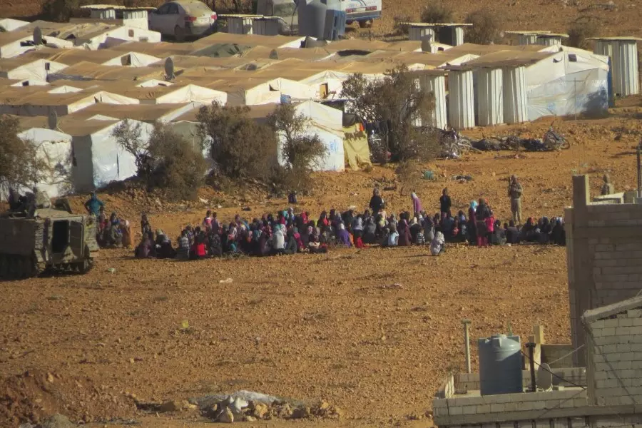 اللاجؤون السوريون يعيشون الرعب في مخيمات لبنانية.. وحزب الله وراء ما جرى في عرسال