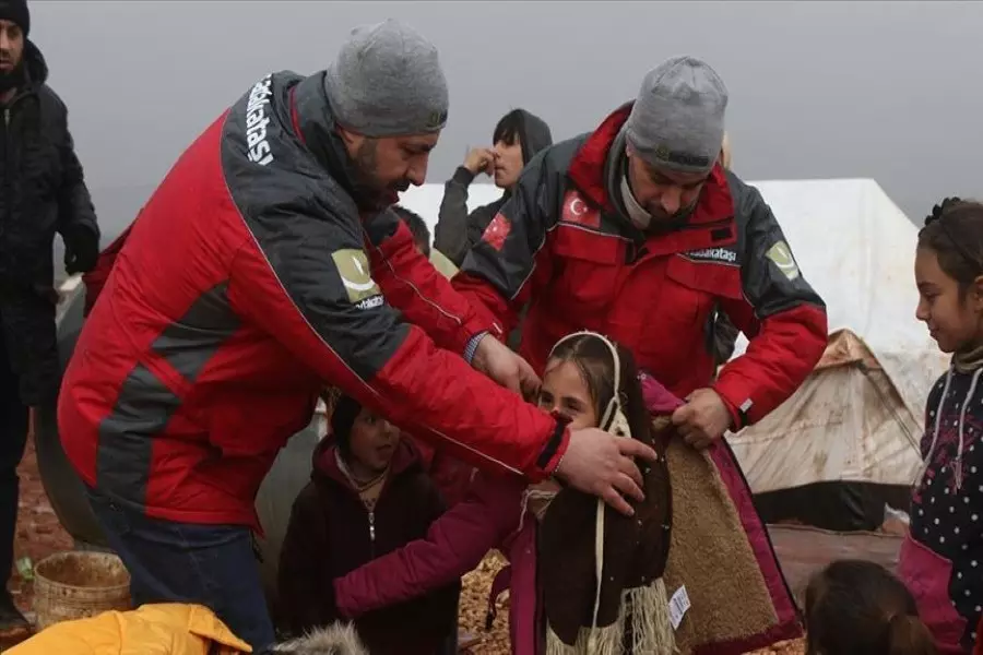 "دنيز فناري" التركية تسيّر 10 شاحنات مساعدات إلى النازحين في إدلب