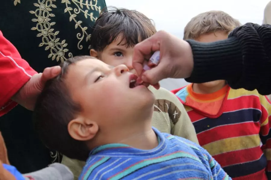 وباء "شلل الأطفال" يهدد مدينتي الميادين وتل أبيض ومناشدات لمكافحته