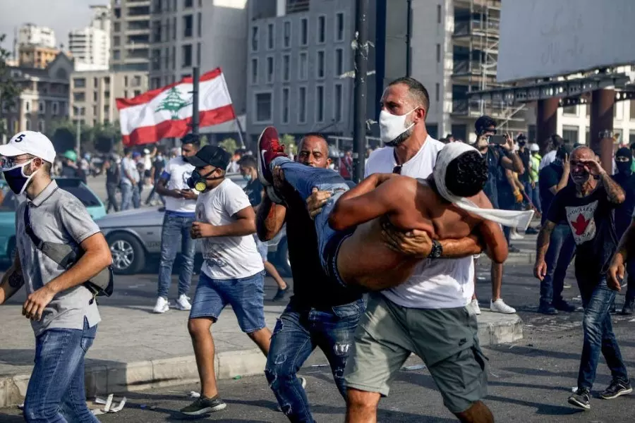 تظاهرات غاضبة وعارمة وسط بيروت والمتظاهرون يقتحمون الوزارات