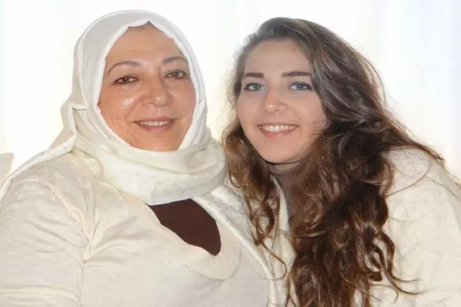 مجهولون يغتالون الناشطة السورية " د عروبة بركات" وإبنتها في منزلها بمدينة اسطنبول التركية