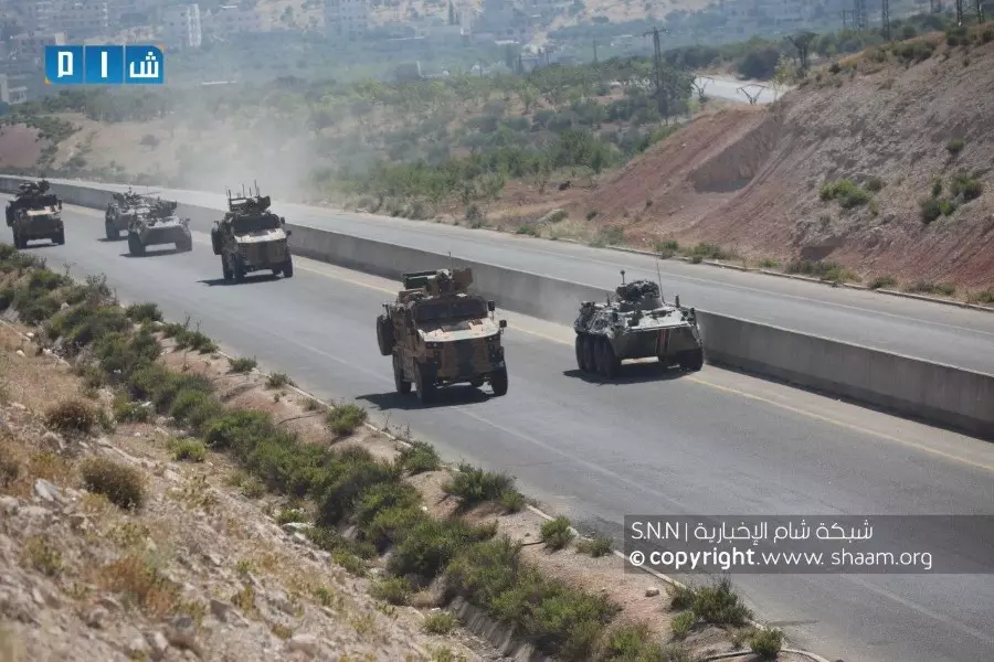 بعد استهداف سابقتها بمفخخة ... قوات روسية تركية تسير دورية على الطريق "أم 4" بريف إدلب