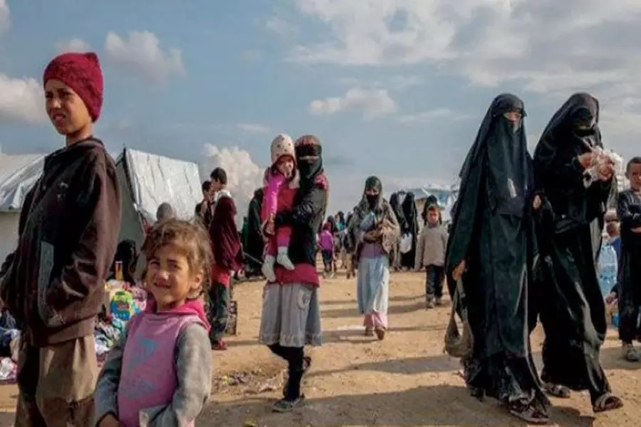 الإدارة الذاتية تسلّم نحو مئة امرأة وطفل من عائلات داعش لوفد رسمي من أوزباكستان