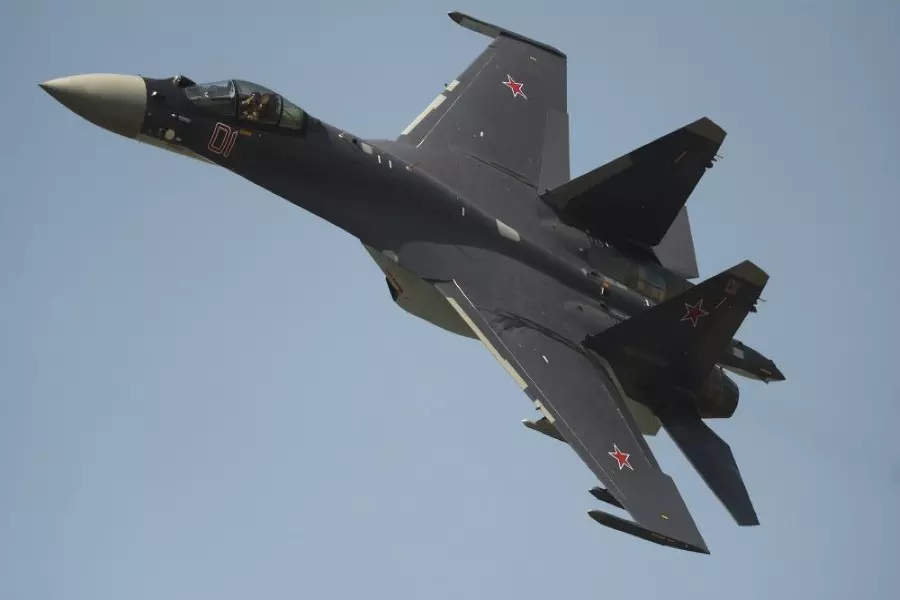 روسيا تعزز طائراتها في حميميم وترسل طائرات "سو-30" و"سو-35" لمواصلة القتل والتدمير