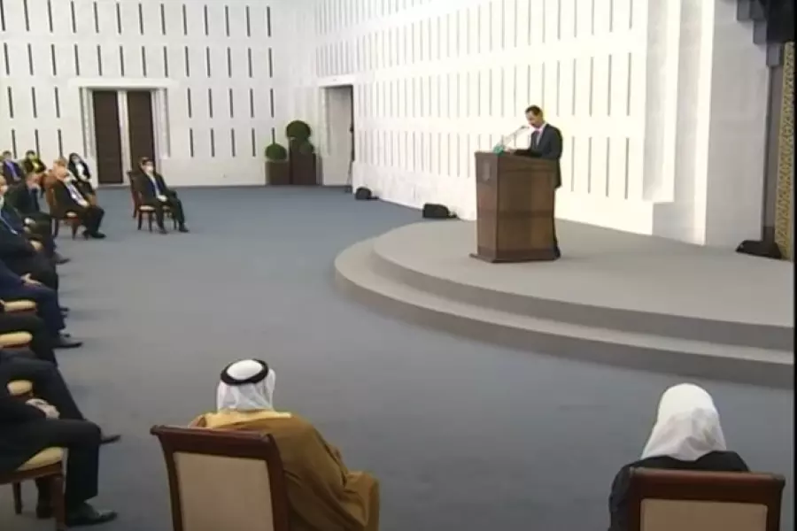تعرّض "لوعكة صحية" خلال خطابه .. رأس النظام يلقي كلمة أمام أعضاء "مجلس التصفيق" في قصره بدمشق ..!!