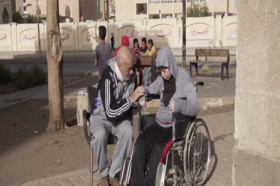 شقيقان لاجئان في مصر يعانيان من الشلل الدماغي وذويهما ينتظرون التوطين وعلاجا أفضل