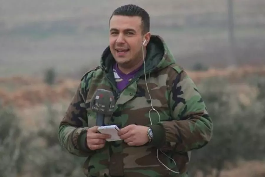 قائد شرطة يُوَبِّخ "شادي حلوة" في مطار حلب الدولي (فيديو)