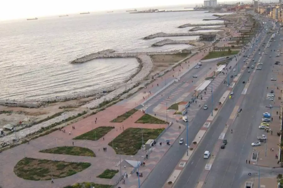 النظام يقرر رفع الحظر عن كورنيش طرطوس البحري وسكان المحافظة: "افتتاح منبع كورونا"