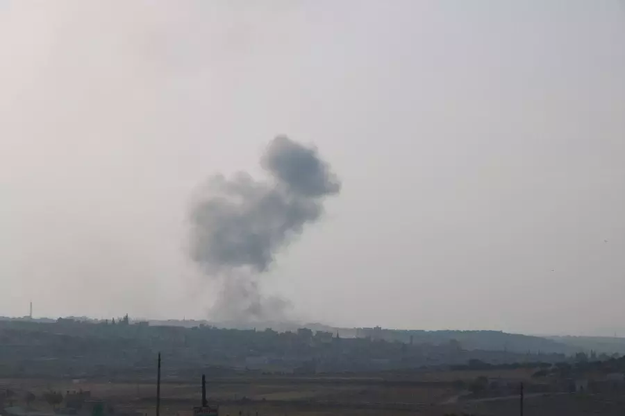 رغم الجو الضبابي .. 6 طائرات للنظام وروسيا تواصل قصف ريف إدلب