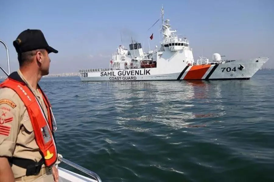 خفر السواحل التركي ينقذ سوريين اثنين وفلسطيني حاولوا الوصول لليونان