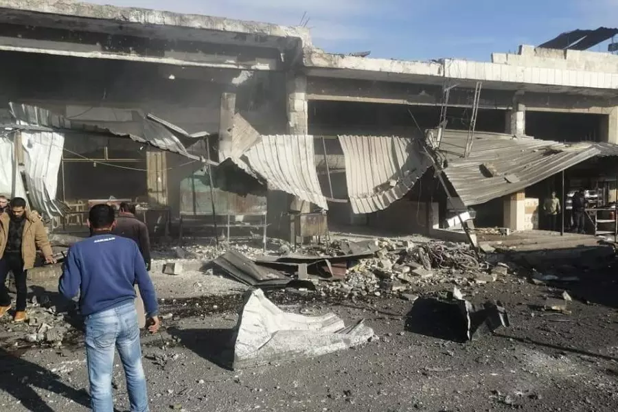 شهيد وجرحى مدنيون بقصف جوي للنظام طال سوق الهال بمدينة سراقب