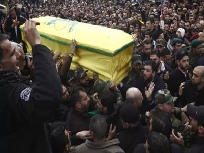 حزب الله الإرهابي يدفن قتلاه .. و الرد غائب في الأفق القريب
