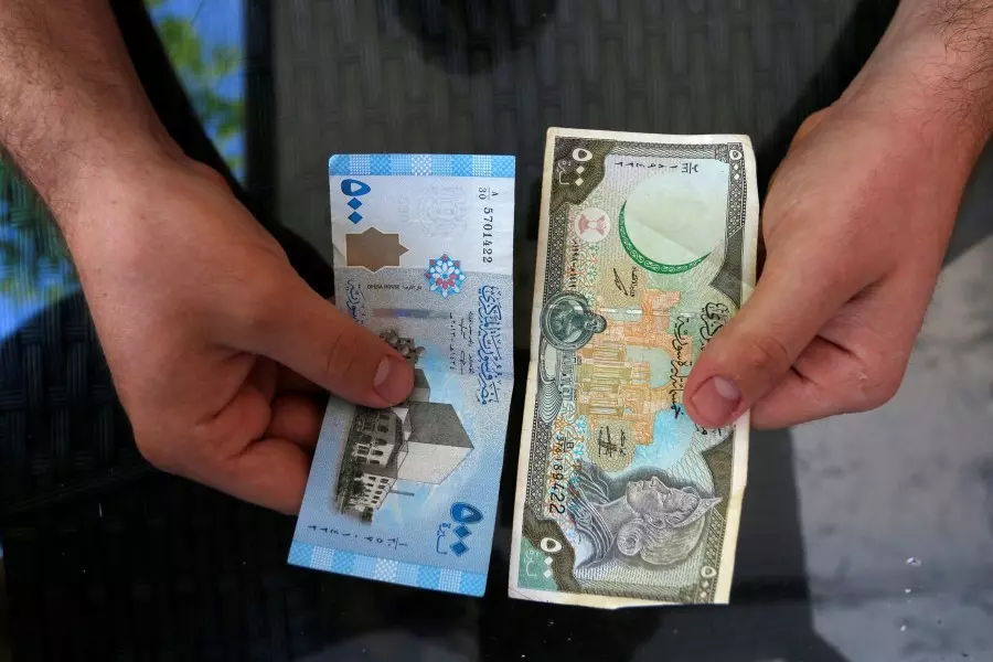 الليرة السورية تهوي بشكل حاد وتصل لـ 650 ليرة للدولار