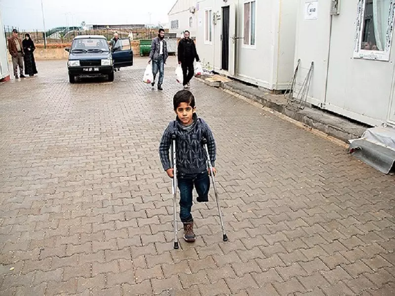 طفل سوري يهزم إعاقته .. و يحصل على جائزته
