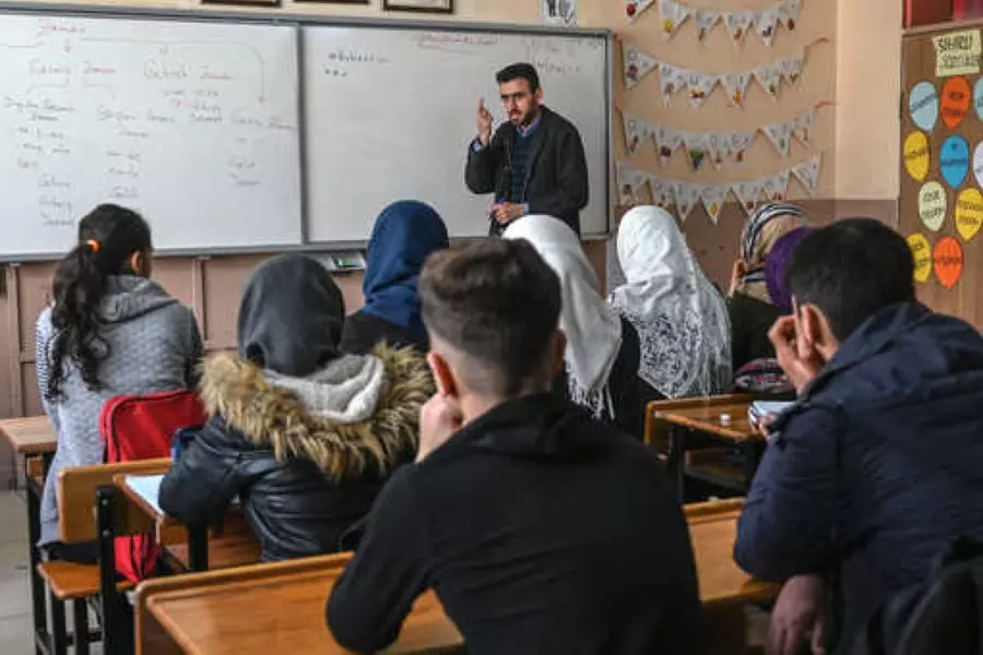تركيا ... تغييرات على "برنامج دعم التعليم" تهدد مدرسين سوريين بالفصل و"يونيسيف" توضح
