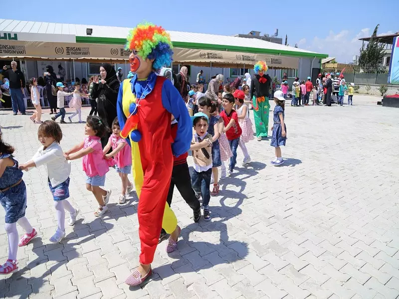 فعالية لـ 500 طفل سوري يتيم في تركيا (صور)