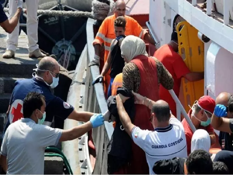 إيطاليا : إنقاذ 53 مهاجراً غير شرعياً غالبيتهم سوريين