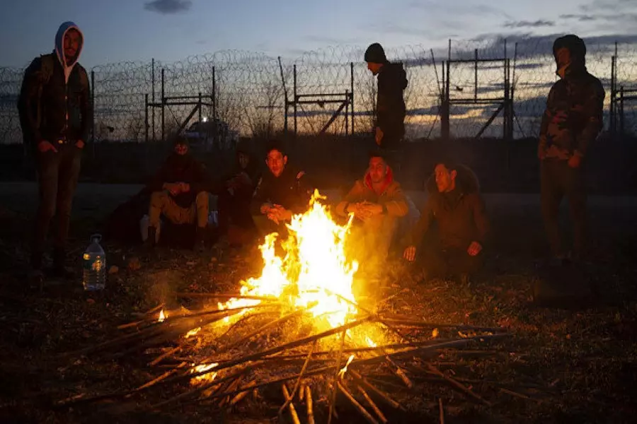 استمرار توافد اللاجئين نحو أوروبا والقوات اليونانية تطلق الغازات المسيلة للدموع