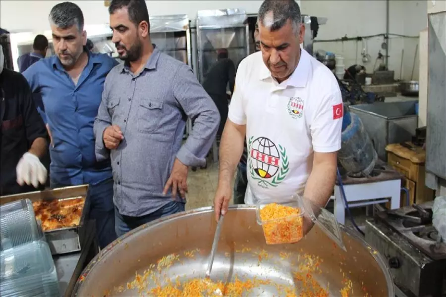 الإغاثة التركية توزع وجبات إفطار رمضانية لـ 5 آلاف أسرة في عفرين