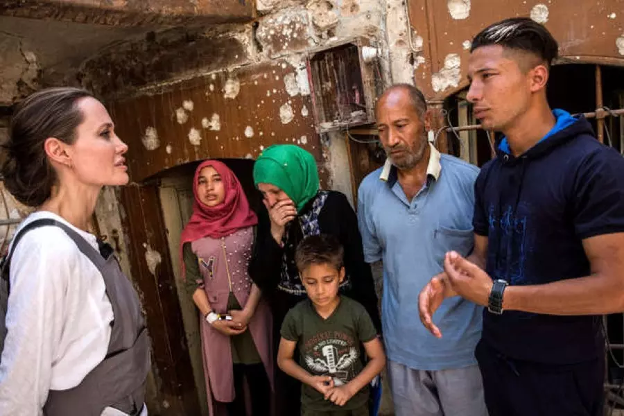 من العراق .... أنجلينا جولي تنتقد عجز العالم عن تخفيف معاناة اللاجئين السوريين