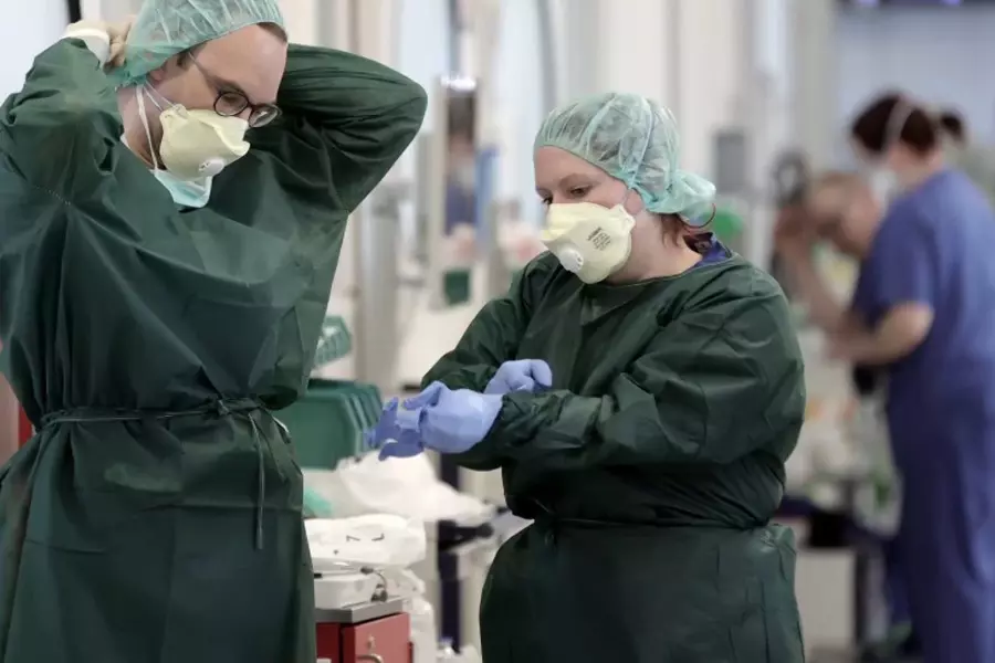 "الصحة العالمية" تتخوف من انتشار وباء "كورونا" بين الكوادر الطبية بالعالم