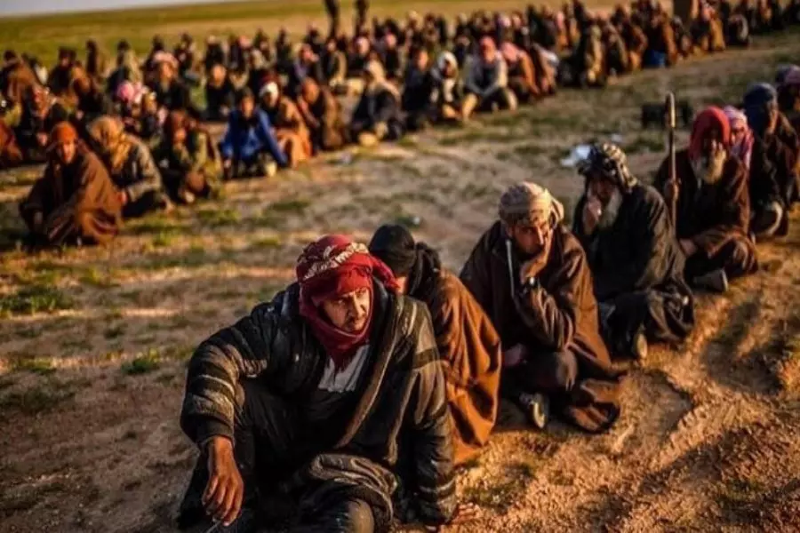 العراق يبدأ محاكمة 900 عنصر من داعش تسلمهم من سوريا
