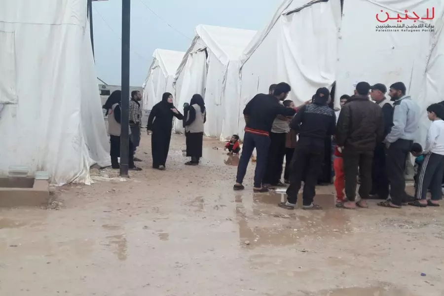 لاجئون فلسطينيون يطالبون "الأونروا" بإيصال مساعداتها للاجئين الفلسطينيين المهجرين قسراً إلى الشمال السوري