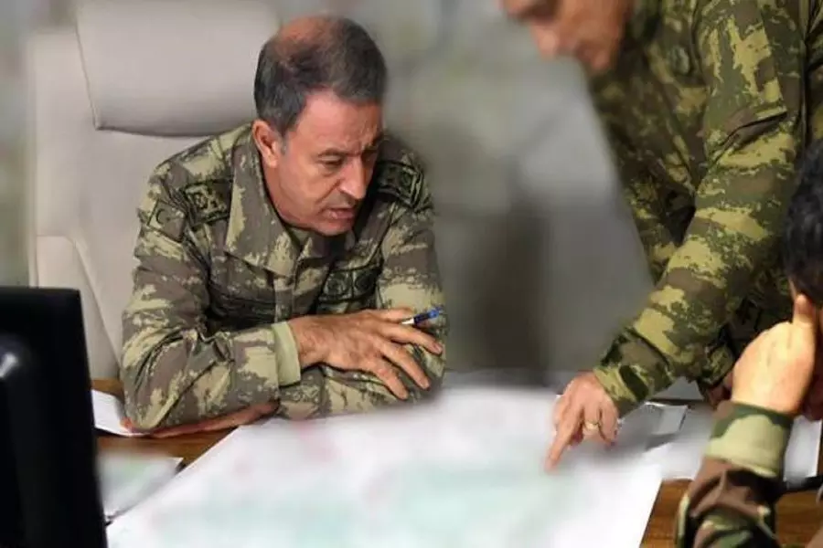 قادة الجيش التركي يتفقدون القوات المشاركة في "غصن الزيتون"