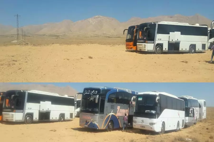 انطلاق الحافلات التي تقل عناصر تنظيم الدولة من القلمون الغربي باتجاه دير الزور