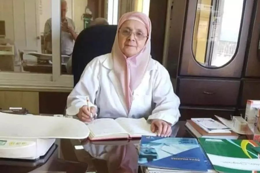 وفاة "طبيبة الفقراء" ... نشطاء وفعاليات الثورة ينعون الدكتورة "عالية قصاص"