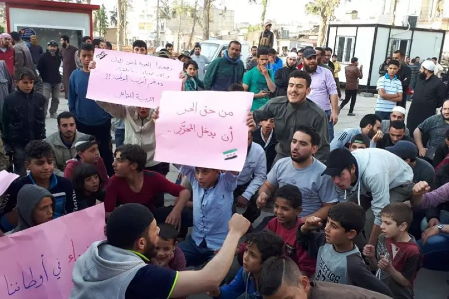 مظاهرة في مدينة الباب تطالب بإدخال قوافل المهجرين من حمص وجنوب دمشق