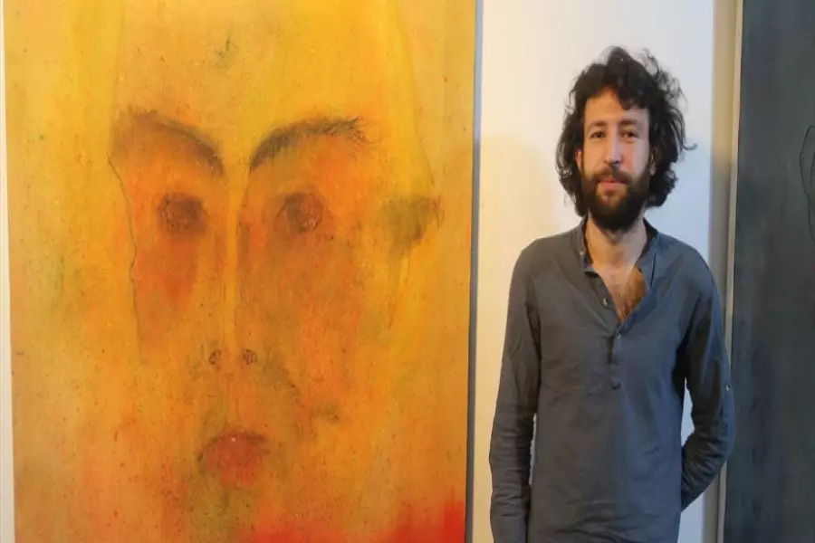 بعد أن رسم معظم لوحاته فيها ... فنان سوري يفتتح معرضًا للوحاته في إسطنبول