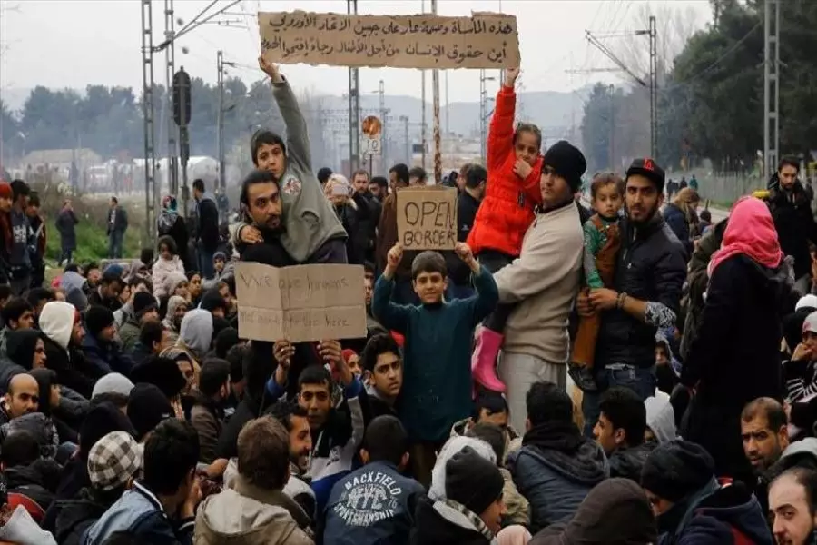 لاجئ سوري ينظم حملة إغاثية لدعم اللاجئين السوريين العالقين على الحدود اليونانية