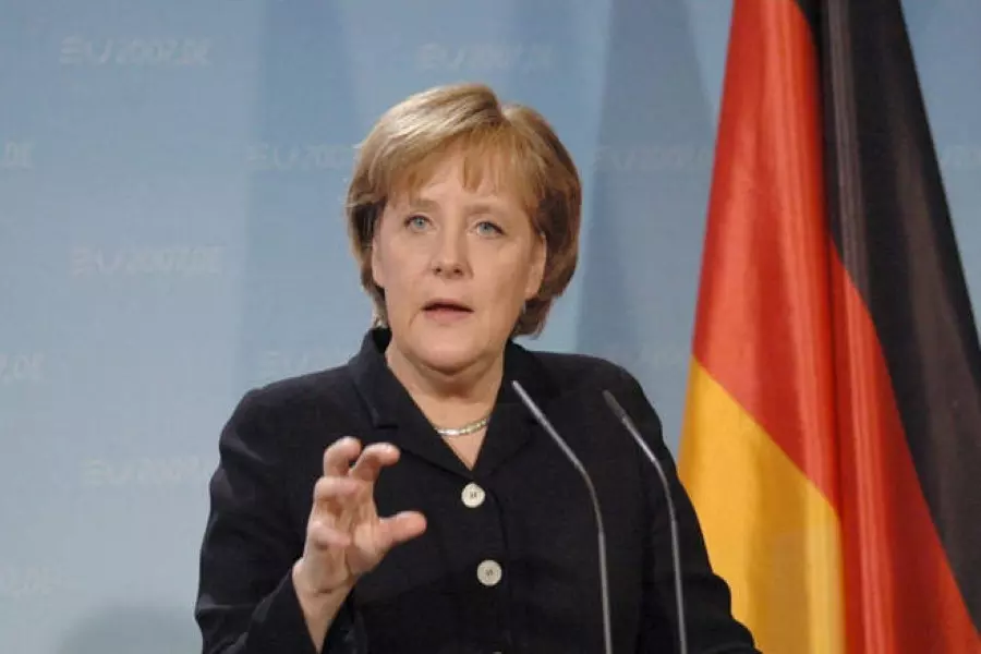 المتحدث باسم الحكومة الألمانية: ميركل تؤمن بضرورة تسخير كل الإمكانات لإنهاء معاناة الناس المستمرة في سوريا