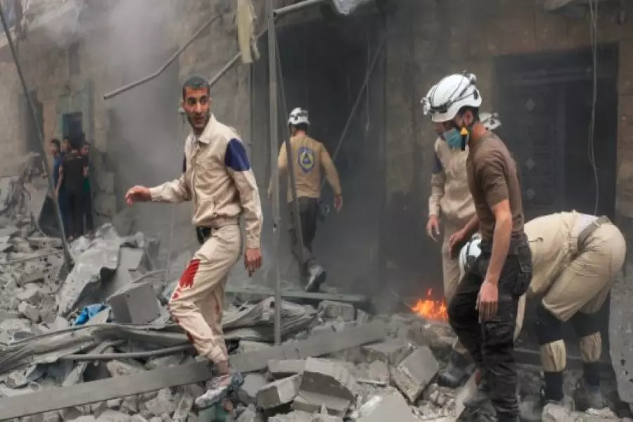 خروج مركز للدفاع المدني عن الخدمة وتضرر سيارة إسعاف جنوب حلب جراء قصف جوي