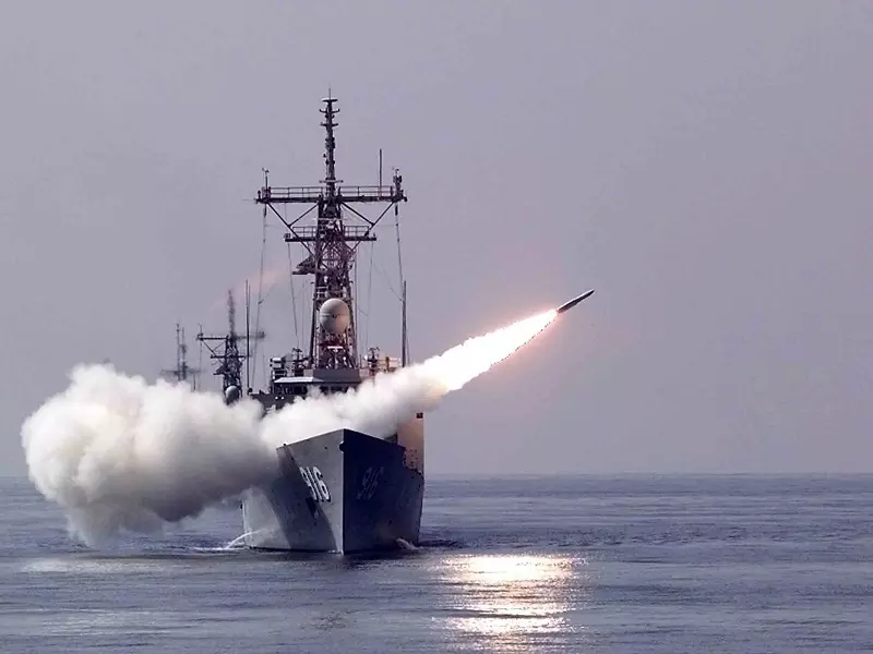 روسيا تكثف تدريباتها ومناوراتها البحرية على الشواطئ السورية