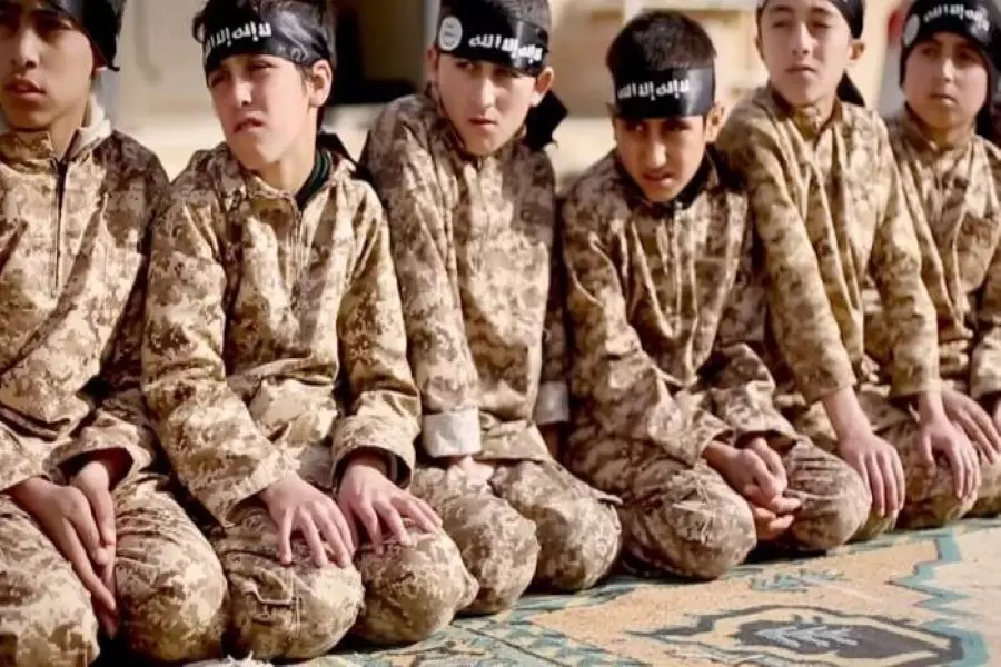 "بؤس القاصرين" سجلات تكشف عن مئة ألف قاصر مجندين لدى داعش