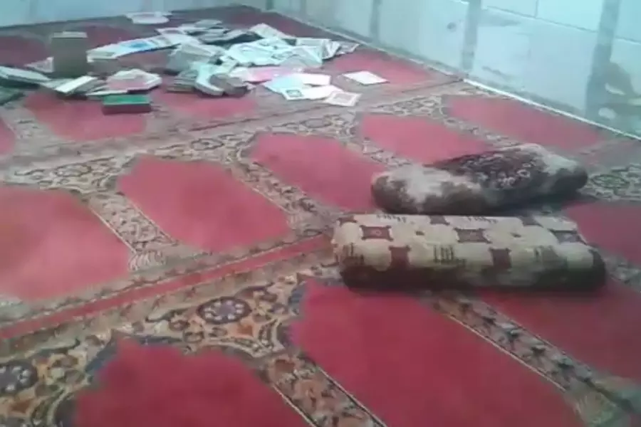 تحمل بصمات ميليشيات إيران .. عبث وتخريب لمحتويات مسجد في تلبيسة شمالي حمص (فيديو)
