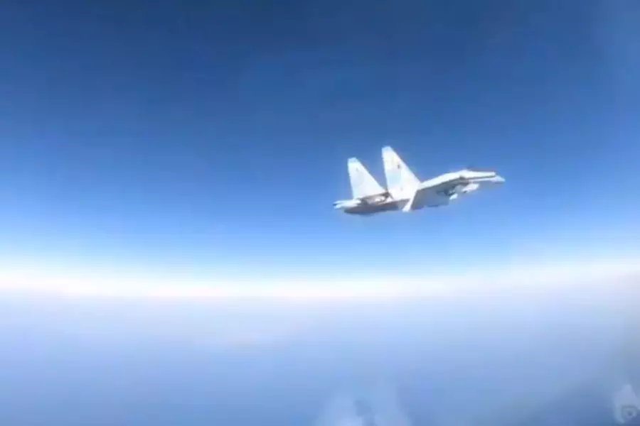 مواقع غربية تبث فيديو لاعتراض روسيا لطائرة استطلاع أمريكية فوق سوريا