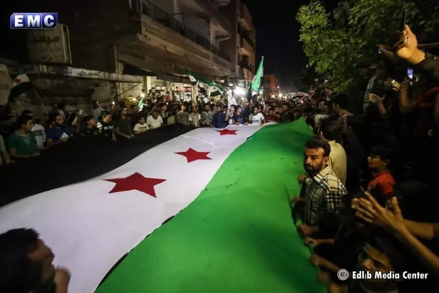 سراقب تتظاهر ضد "الأسد والجولاني"