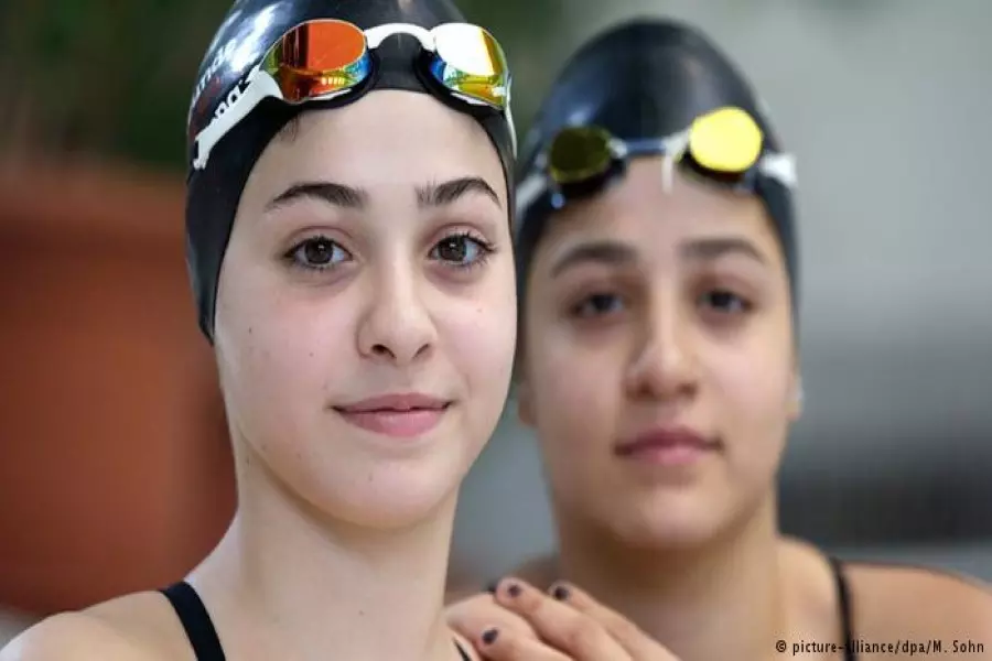 السلطات اليونانية تفرج عن السباحة السورية "سارة مارديني" بكفالة مالية