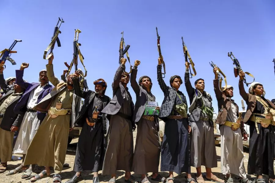 الحوثيون: نقف مع إيران في حرب مفتوحة ضد أمريكا وإسرائيل