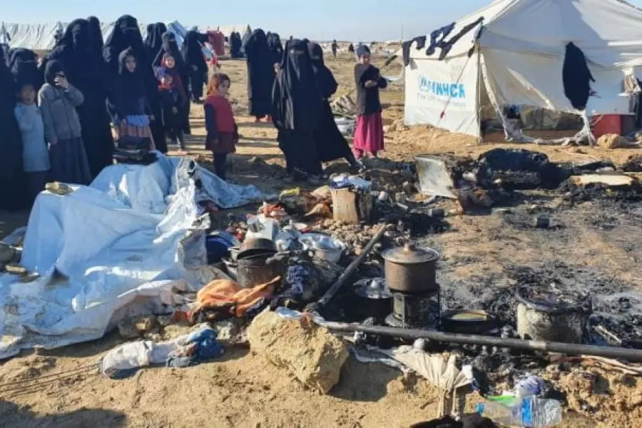 وفاة أربعة عراقيين حرقاً في "مخيم الهول" شرقي الحسكة ومقتل آخر بظروف غامضة