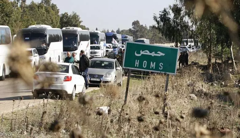 نشطاء حمص ينتقدون تقصير الحكومة المؤقتة في إعانة المهجرين ويحملوها مسؤولية عودة أي منهم لمناطق النظام