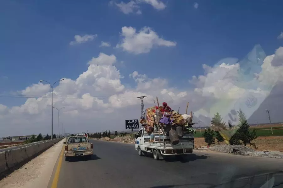 توقف مفاجئ للقصف على إدلب .. ترقب وحذر وحركة النزوح مستمرة باتجاه الحدود لألاف العائلات