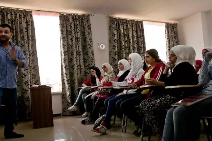 وزارة التربية المصرية تحدد معاملة الطلاب السوريين كالمصريين في مدارسها