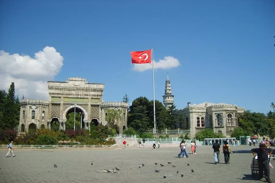 "جامعة إسطنبول" تصدر قراراً بتحصيل كامل رسوم الدراسة من الطلاب السوريين