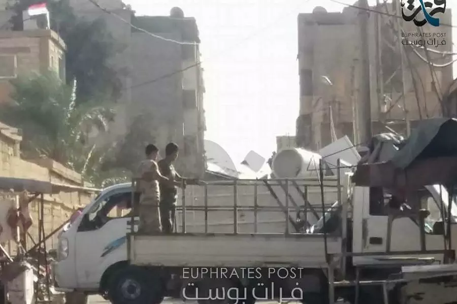 قوات الأسد تحتجز عشرات المدنيين قرب القلعة و "تعفش" منازلهم في الميادين بدير الزور