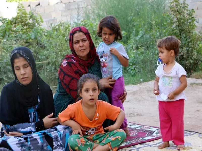 أم لسبع بنات ثلاثة منهن ضريرات .. تكافح لرعايتهن في حياة اللجوء بتركيا