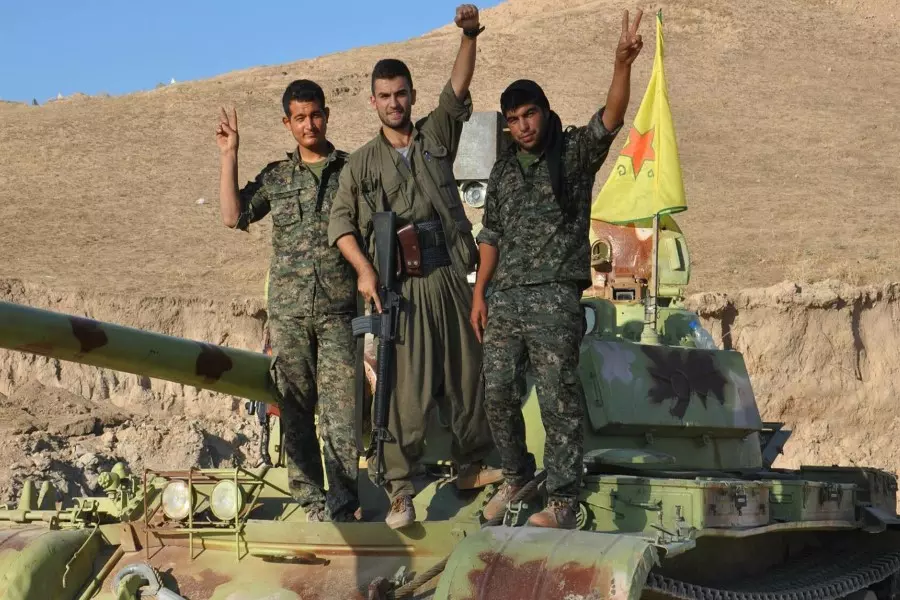 بعد اتفاق "أنقرة وواشنطن" وحدات حماية الشعب "YPG" تعلن انسحاب مستشاريها من منبج